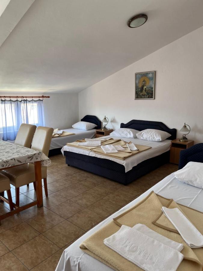 Apartmani Goran I Jelena Zec Budva Exteriör bild